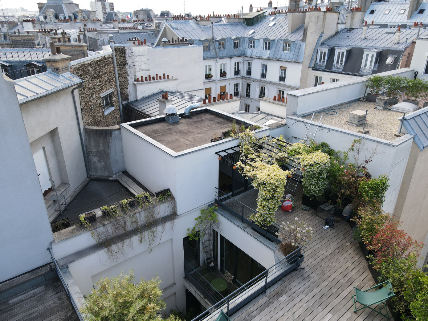 Vue aérienne de la terrasse haute existante d'un appartement à Paris 10