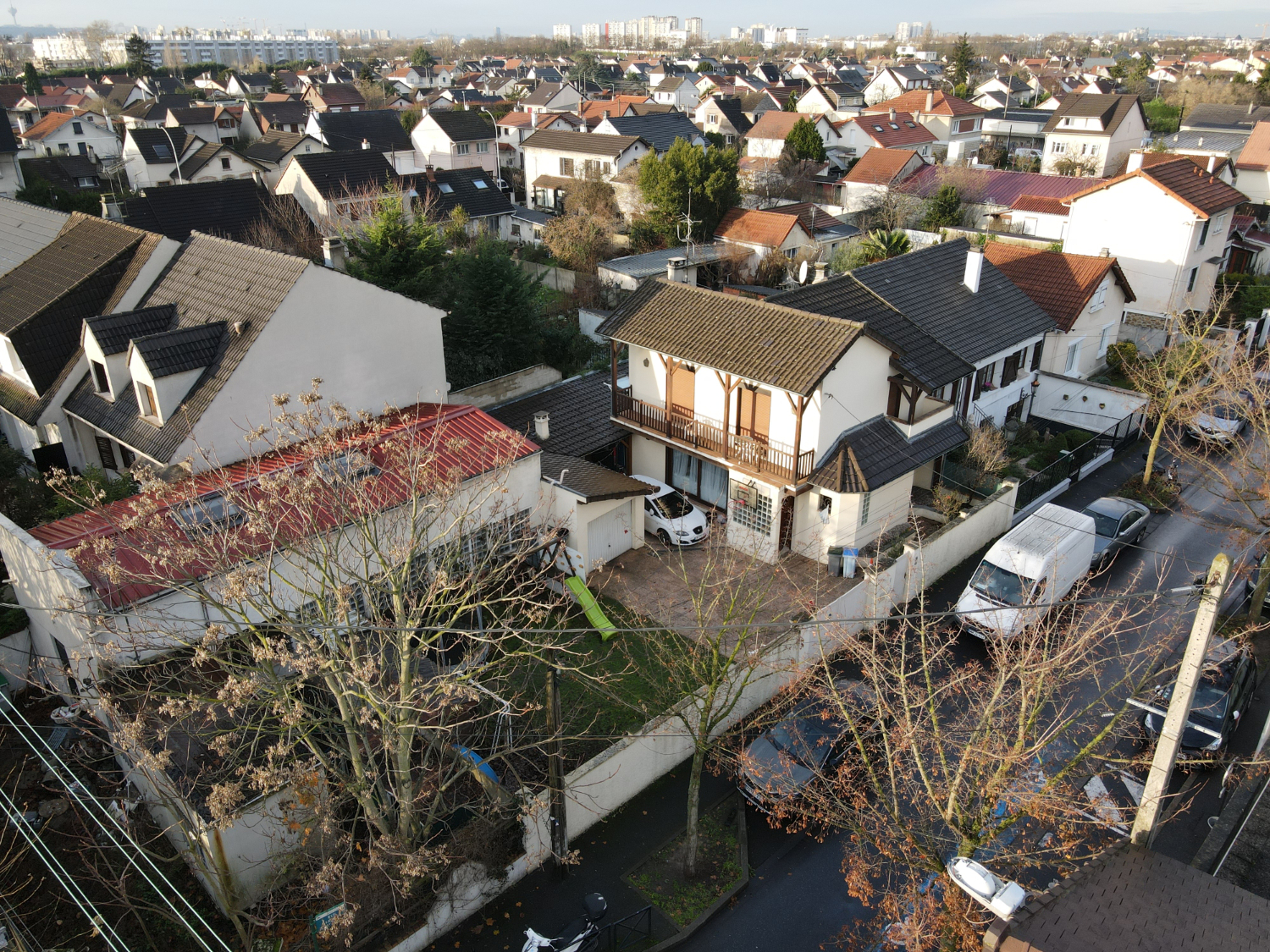 Vue de la parcelle dans son état existant du projet de surélévation d'une maison à Aulnay-sous-Bois