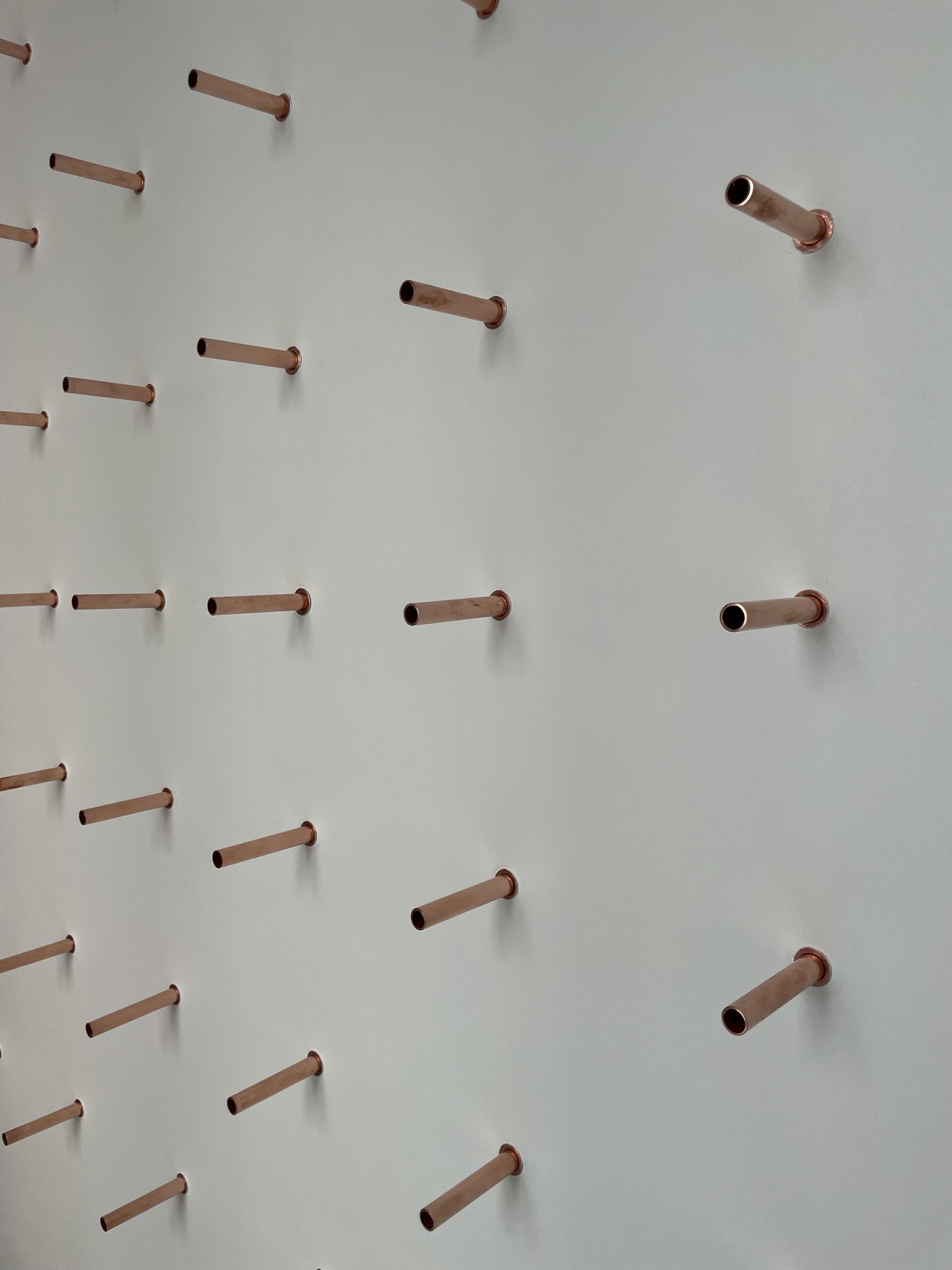 Photo des supports amovibles en tubes de zinc.